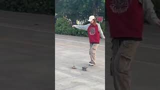 Andar de skate é fácil [upl. by Carmella702]