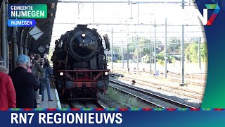 Oude stoomtrein rijdt station Nijmegen binnen  RN7 REGIONIEUWS [upl. by Ennayelsel]