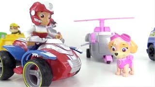 Vamos a jugar con camiones Un coche de carreras McQueen [upl. by Lianna]