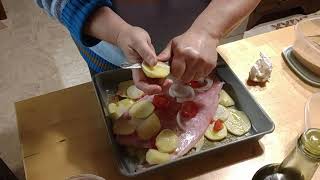 LHO RIEMPITO DI PATATE FILETTO DI PESCE PERSICO CON PATATE E CIPOLLA AL FORNO [upl. by Akedijn]