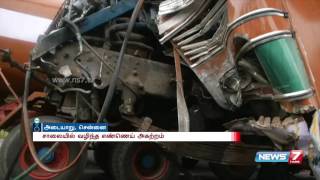 Container carrying unrefined oil crashes at Adyar bridge spilling oil all over the place [upl. by Margi]