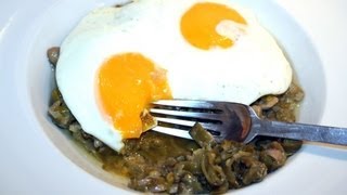 Habas con cebolleta y huevos [upl. by Wilfreda580]