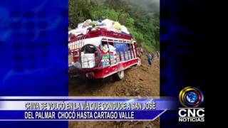 CHIVA SE VOLCÓ EN LA VÍA QUE CONDUCE A SAN JOSÉ DEL PALMAR HASTA CARTAGO VALLE [upl. by Asante54]