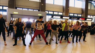 FLASHMOB quotDACĂ PLECIquot ÎN AEROPORT OTOPENI 🛩 [upl. by Blondy]