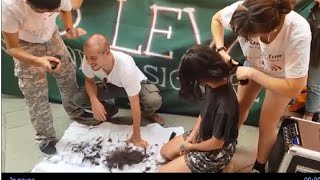 Venezia quotNo alla levaquot ragazze e ragazzi si radono i capelli [upl. by Whitney568]