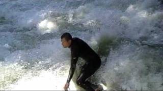 Surfen im Eisbach  München [upl. by Kenlay]