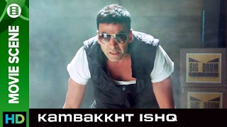 Akshay is the new stunt man  Kambakkht Ishq  Movie Scene [upl. by Prudi]