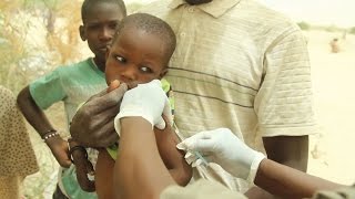 Campagne de vaccination contre la rougeole pour les enfants nigérians [upl. by Gauthier]