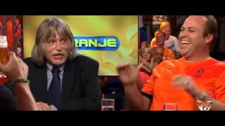 Johan Derksen loopt polonaise in VI Oranje [upl. by Neelyad]