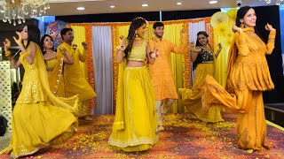 Haldi Dance Performance by Bride amp Brides Family  Le Gayi  Rock N Roll Soniyo  Kabira  2022 [upl. by Haneekas]