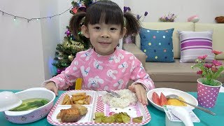 Bé Ăn Tối – Ăn Đủ Chất Mới Lớn Được  Thật Đấy ❤ AnAn ToysReview TV ❤ [upl. by Hamilah489]