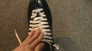 How to keep your iceskate laces tight [upl. by Weinshienk]