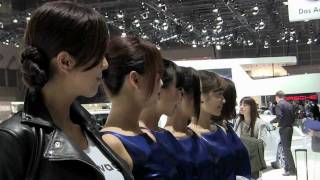 Swarm of Photographers and 6 BEAUTIFUL Japanese Models at 42nd Tokyo Motor Car Show ID2228 [upl. by Basil]