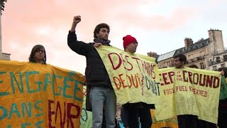 Sommet climat manifestation à lappel dONG à Paris [upl. by Enirehtak]