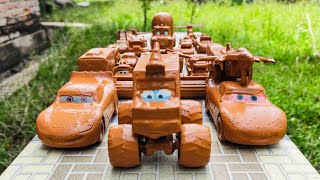 Clean up muddy minicars amp disney car convoys🏎🚗🚛 Play in the garden [upl. by Etteloc]