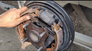 how to brake shoes fitting Suzuki Bolan  Cary brake shoes install [upl. by Rriocard]