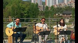 Blowing in the wind  Peter Paul and Mary Covered by BYO in 화통모 봄 버스킹  동탄 선납숲공원 [upl. by Revkah]