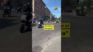 Hundratals mopeder kör runt i Stockholm – vill bli jagade [upl. by Namreg759]