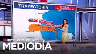 El sistema sobre el golfo de México aún puede convertirse en ciclón tropical  Noticias Telemundo [upl. by Owens]