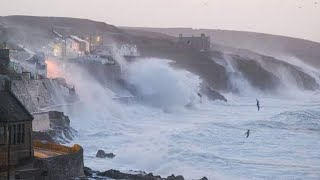 100mph Storm Eunice makes landfall in the UK causing tidal surges 🇬🇧 February 18 2022 [upl. by Annaiel]