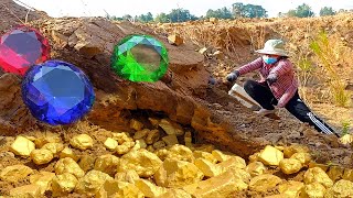 Huge diamond coins found on Mount OREGON Discover the incredible metal [upl. by Jilly]