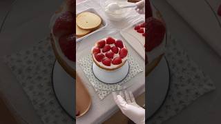 크리스마스케이크 딸기생크림케이크 케이크만드는방법 cakeicing cakedecorating strawberrycake christmascake shots [upl. by Burnie]