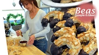 Mandelhörnchen Rezept  Marzipanhörnchen auch mit Haselnuss und Kokos backen [upl. by Rafaello441]