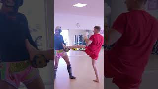 Comment faire une saisie sur un front kick [upl. by Kristyn]