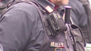 Manifestazione studentesca a Milano la polizia accende le bodycam [upl. by Eseerehs]