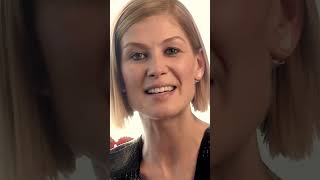 Rosamund Pike speaks French and German  Star Fun Facts rosamundpike celebrity shorts [upl. by Enaht]