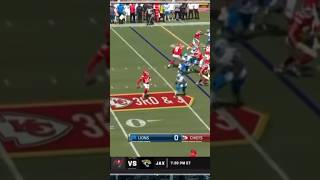 Patrick Mahomes Behind the Back Pass👀 nfl patmcafee kansascitychiefs mahomes kelce highlights [upl. by Atis]