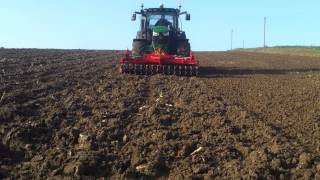 Weizenaussaat 2014 mit Frontwalze und John Deere 6150R [upl. by Robbie610]