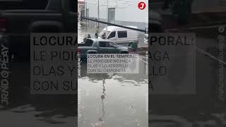 LOCURA EN EL TEMPORAL  Le pidió que no haga olas y LO ATROPELLÓ con su camioneta [upl. by Bordy]