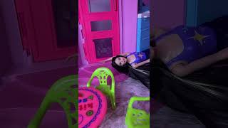 A Wandinha apareceu na casa das barbies barbies historiadebarbie youtubekids [upl. by Irpak]