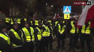 Protest przed domem Kaczyńskiego [upl. by Dowell890]