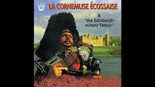 La Cornemuse écossaise  Massed pipes and drums March [upl. by Syxela479]