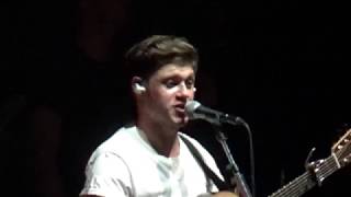 Flicker introduction  Niall Horan live in Paris  18042018 [upl. by Lettig]