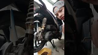 Paano magpalit ng gear oil ng mio i 125 aaamotovlog diy everyone mioi125 [upl. by Egide85]