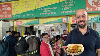 Bharuch Station Par Sabse oldest Kunal Vada pav shop  Bharuch Street Food  Street Food India [upl. by Jonina]