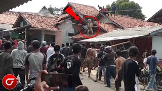 Detik² Warga Menangkap Sosok Makhluk JadiJadian Di Atap Rumah Merinding [upl. by Puritan]