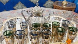 Thé marocain à la mentheMoroccan mint tea شاي بالنعناعSousoukitchen [upl. by Colb]