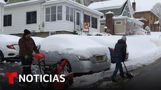 Una nueva e intensa tormenta invernal amenaza estos estados  Noticias Telemundo [upl. by Siocnarf]