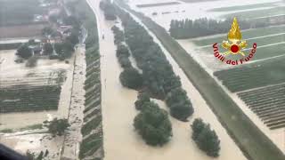 Maltempo alluvione in Romagna salvataggi con gli elicotteri [upl. by Hcaz901]