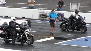 The difference between Harley Davidson and Hayabusa  drag race [upl. by Lehacim]