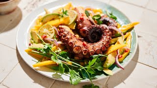 Gegrillter Pulpo  auf MangoAvocadoSalat [upl. by Silvestro]