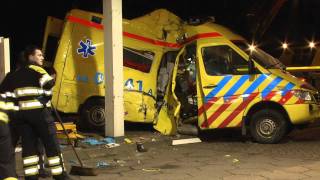 Ernstig gewonde bij ongeval met ambulance [upl. by Hseyaj]