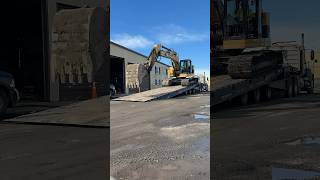 Rookie Trucker Unloading 321 Cat Excavator off Landoll Lowboy‼️ TruckingLowboyheavyequipment CDL [upl. by Klemens]