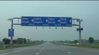 Driving on the Yamuna Expressway Delhi to Agra in two hours [upl. by Onyx]