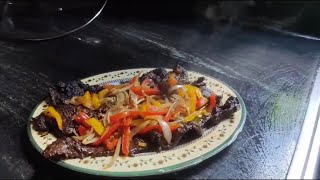 Bistec res al sartén con vegetales [upl. by Assertal423]