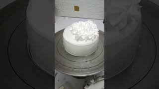 Less cream cake 😋🎂 cake cakedecorating cakerecipe recipe food ytshorts shortsfeed birthday [upl. by Curnin]